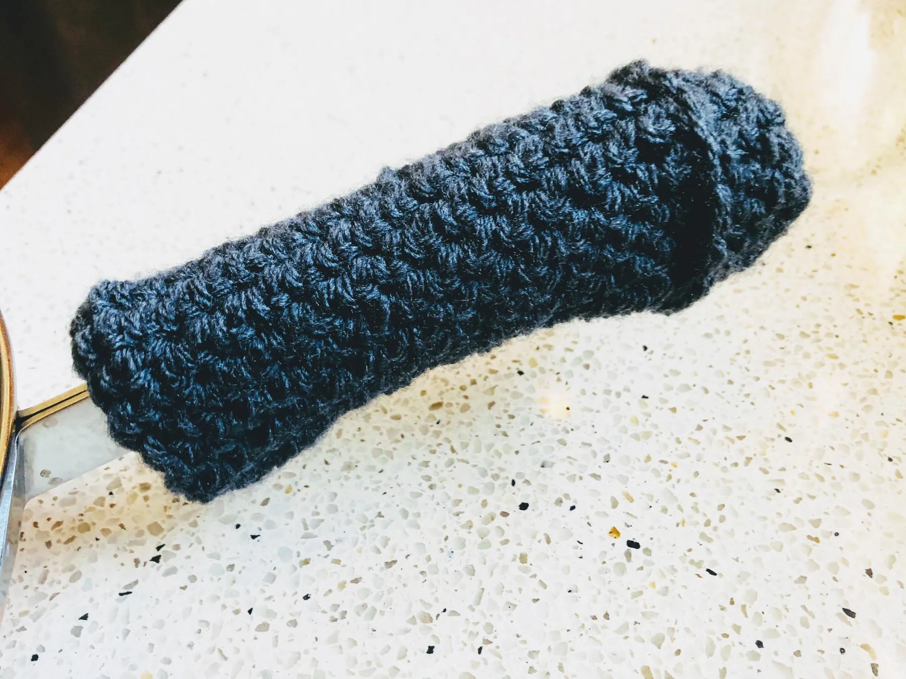 Potholders cover handle of the pot