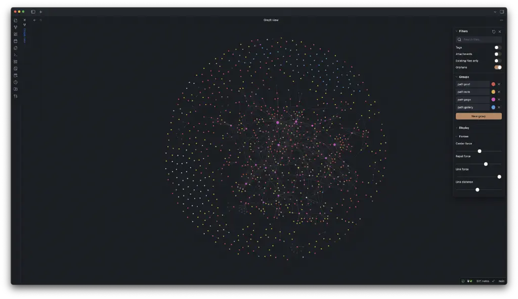 Obsidian graph showing 922 pages, with clusters forming as pages get grouped by common links