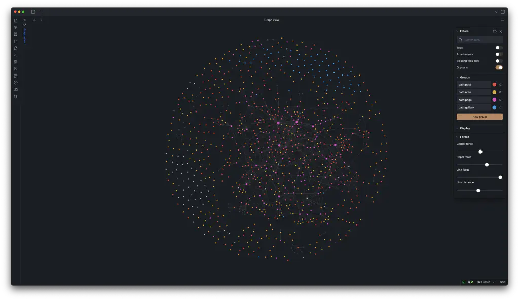 Obsidian graph showing 922 pages, with clusters forming as pages get grouped by common links