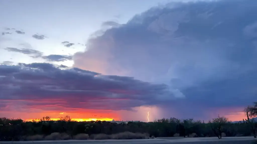 20250820200539-lightning-1
