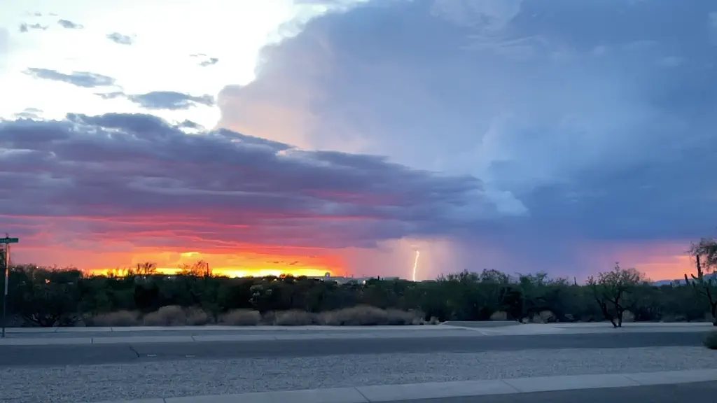 20250820202122-lightning-2