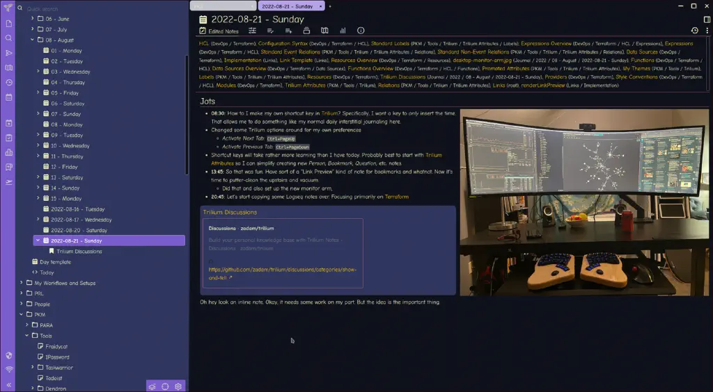 note shows inline note and photo of monitor, with photo occupying right half of main note