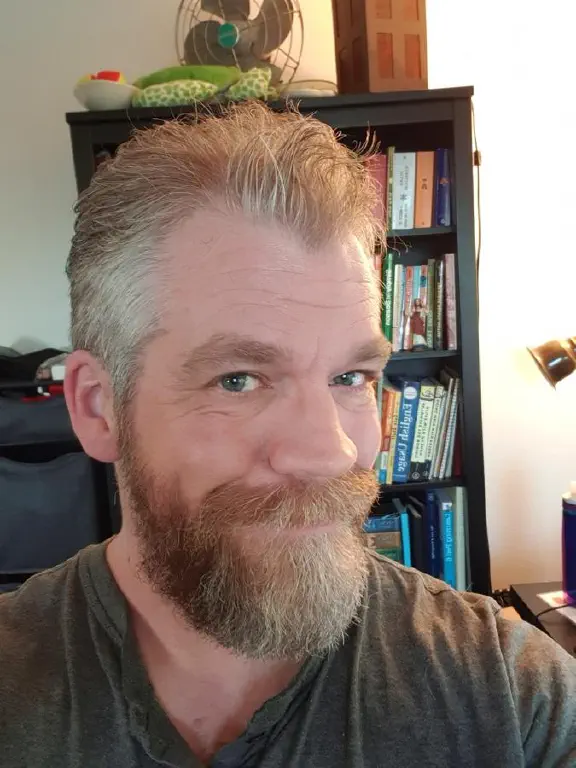 Selfie of freshly groomed beardy dude. 