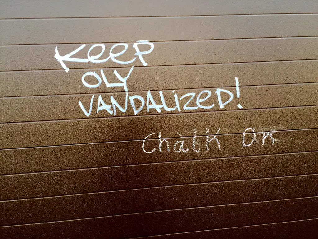 CREY6lQUYAAMHzN.jpg