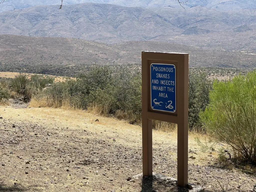 Rest stop warning sign that “poisonous snakes and insects inhabit the area”