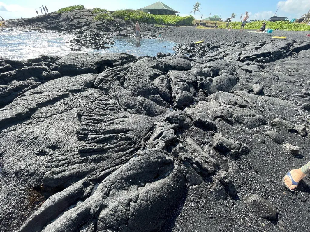 Lava that has set in a rippling pattern like water or mud