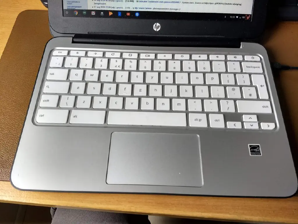 File:G6V82ES HP 11 G2 Chromebook.jpg via wikimedia — Edoderoo / CC BY-SA (https://creativecommons.org/licenses/by-sa/4.0)