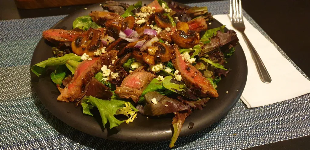 Steak salad with sauteed mushrooms