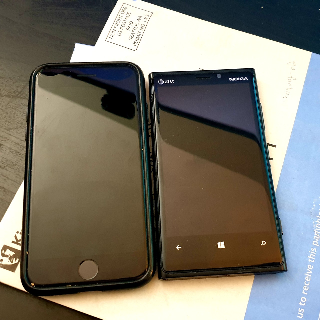 Nokia 925 next to an iPhone 8, which is slightly larger than the Nokia 